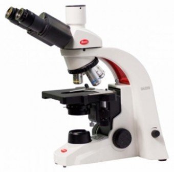 Microscopio triocular biologico